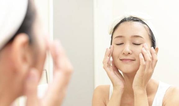 經(jīng)常用維E擦臉對皮膚好嗎？這四個影響，要先知道